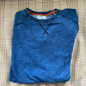 Lightweight Sperry long sleeve sweater.